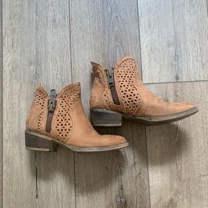 Circle G camel cut out bootie